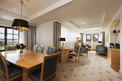 Ein Sitzbereich in der Unterkunft Maritim Hotel Dresden