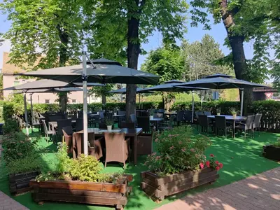Ein Garten an der Unterkunft Hotel Weiße Taube