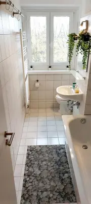 Ein Badezimmer in der Unterkunft Helles Apartment mit Balkon am Großen Garten nahe Stadtzentrum