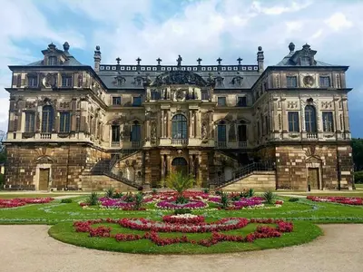 Ein Garten an der Unterkunft Helles Apartment mit Balkon am Großen Garten nahe Stadtzentrum
