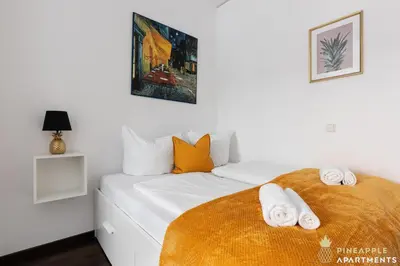 Ein Bett oder Betten in einem Zimmer der Unterkunft PINEAPPLE APARTMENTS - Palais am Neumarkt