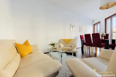 Ein Sitzbereich in der Unterkunft PINEAPPLE APARTMENTS - Palais am Neumarkt