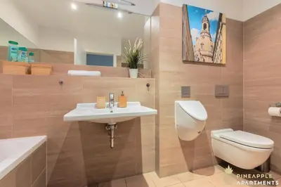 Ein Badezimmer in der Unterkunft PINEAPPLE APARTMENTS - Palais am Neumarkt
