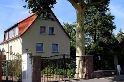 Das Gebäude in dem sich die Pension befindet