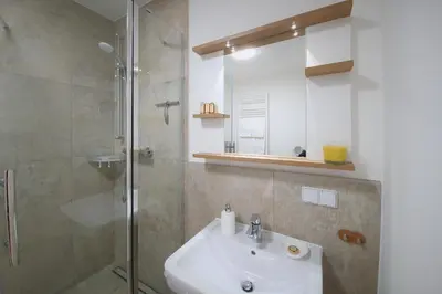 Ein Badezimmer in der Unterkunft PB Ferienwohnungen - FeWo 5 - Stilvoll eingerichtetes Studio im Herzen Senftenbergs