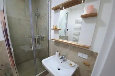 Ein Badezimmer in der Unterkunft PB Ferienwohnungen - FeWo 2 - Stilvoll eingerichtetes Apartment im Herzen Senftenbergs