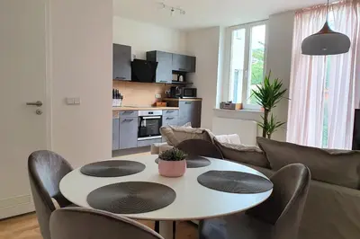 Küche/Küchenzeile in der Unterkunft PB Ferienwohnungen - FeWo 2 - Stilvoll eingerichtetes Apartment im Herzen Senftenbergs