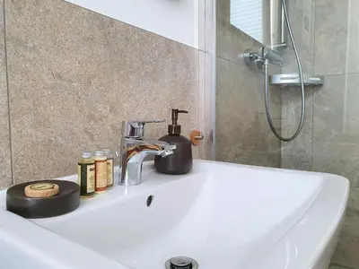 Ein Badezimmer in der Unterkunft PB Ferienwohnungen - FeWo 4 - Stilvoll eingerichtetes Studio im Herzen Senftenbergs