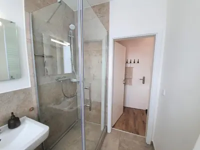 Ein Badezimmer in der Unterkunft PB Ferienwohnungen - FeWo 4 - Stilvoll eingerichtetes Studio im Herzen Senftenbergs