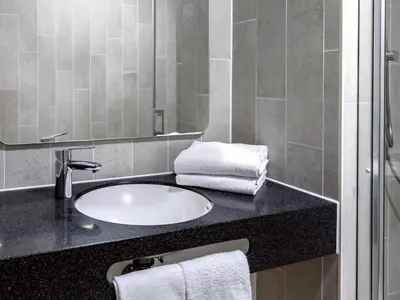 Ein Badezimmer in der Unterkunft B&B Hotel Chemnitz