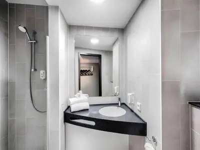 Ein Badezimmer in der Unterkunft B&B Hotel Chemnitz