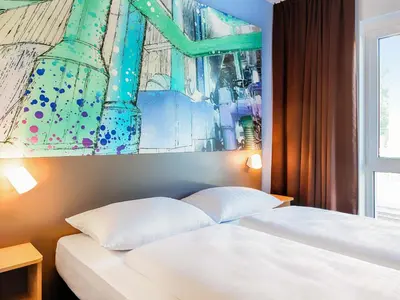 Ein Bett oder Betten in einem Zimmer der Unterkunft B&B Hotel Chemnitz