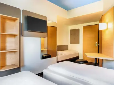 Ein Bett oder Betten in einem Zimmer der Unterkunft B&B Hotel Chemnitz