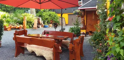 Ein Garten an der Unterkunft Haus Tadeus