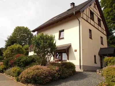 Das Gebäude in dem sich die Ferienwohnung befindet