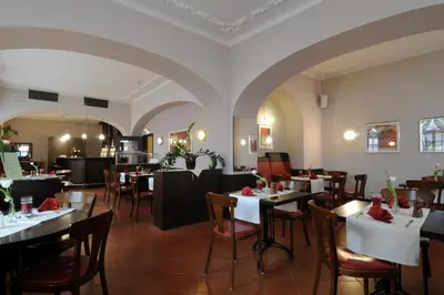 Ein Restaurant oder anderes Speiselokal in der Unterkunft Hotel Döbelner Hof