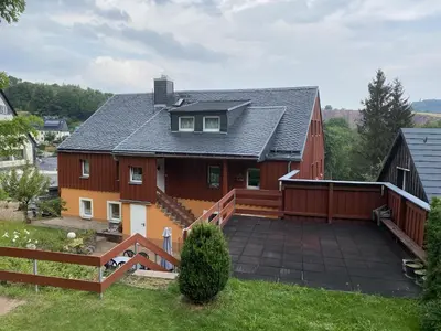 Das Gebäude in dem sich die Ferienwohnung befindet