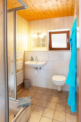 Ein Badezimmer in der Unterkunft 4-Bettzimmer Sächsische Schweiz