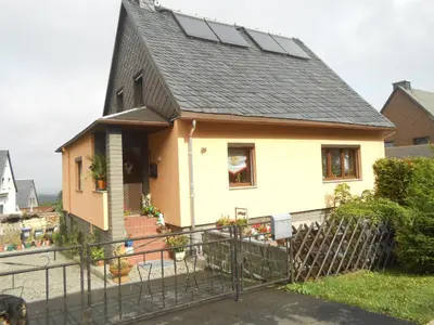 Das Gebäude in dem sich die Ferienwohnung befindet
