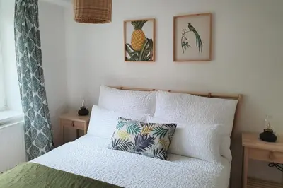Ein Bett oder Betten in einem Zimmer der Unterkunft PB Ferienwohnungen - FeWo 1 - Stilvoll eingerichtetes Apartment im Herzen Senftenbergs