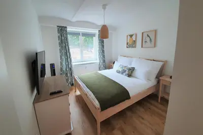 TV/Unterhaltungsangebot in der Unterkunft PB Ferienwohnungen - FeWo 1 - Stilvoll eingerichtetes Apartment im Herzen Senftenbergs
