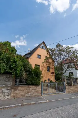Das Gebäude in dem sich die Ferienwohnung befindet