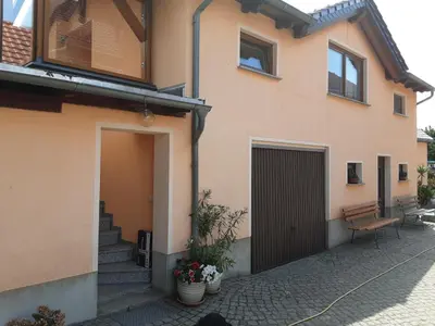 Das Gebäude in dem sich die Ferienwohnung befindet