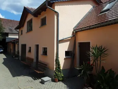 Das Gebäude in dem sich die Ferienwohnung befindet