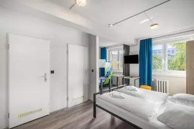 Ein Bett oder Betten in einem Zimmer der Unterkunft a&o Dresden Hauptbahnhof