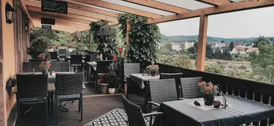 Ein allgemeiner Bergblick oder ein Berglick von der Pension aus