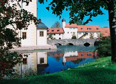 Blick auf einen Fluss in der Nähe des Hotels