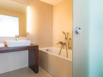 Ein Badezimmer in der Unterkunft Hotel an der Oper