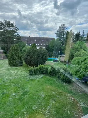 Ein Garten an der Unterkunft Ferienwohnung Bella in Heidenau bei Dresden