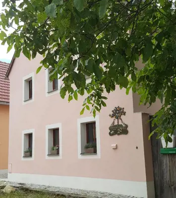 Das Gebäude in dem sich die Ferienwohnung befindet