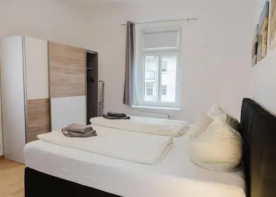 Ein Bett oder Betten in einem Zimmer der Unterkunft Apartmenthaus Sternstraße 6