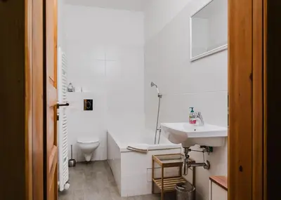 Ein Badezimmer in der Unterkunft Apartmenthaus Sternstraße 6