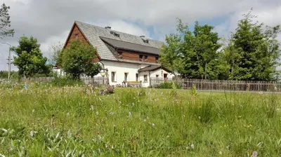 Das Gebäude in dem sich die Ferienwohnung befindet