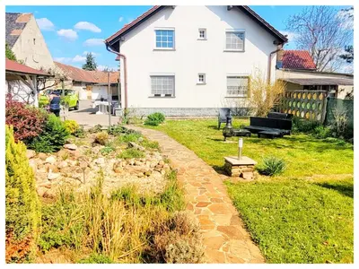Ein Garten an der Unterkunft Lindenhof Falkenberg