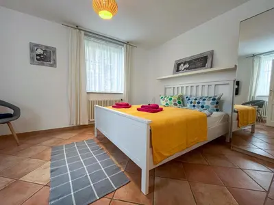 Ein Bett oder Betten in einem Zimmer der Unterkunft Wohnperle Elbtal - Dresden erleben und genießen