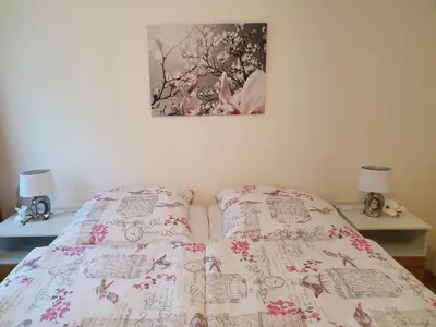 Ein Bett oder Betten in einem Zimmer der Unterkunft FeWo Magnolie in Steina bei Pulsnitz