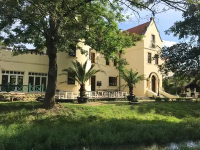 Ein Garten an der Unterkunft Parkschlößchen Hotel