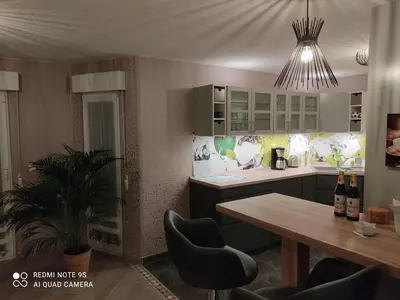 Ein Sitzbereich in der Unterkunft Großzügige Ferienwohnung am Waldesrand im Seenland