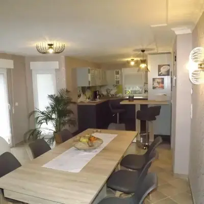 Großzügige Ferienwohnung am Waldesrand im Seenland