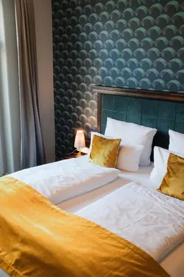 Ein Bett oder Betten in einem Zimmer der Unterkunft QUARTIER 5 Hotel & Restaurant, Sächsische Schweiz