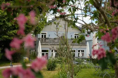 Ein Garten an der Unterkunft QUARTIER 5 Hotel & Restaurant, Sächsische Schweiz