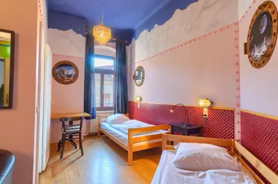 Ein Bett oder Betten in einem Zimmer der Unterkunft Hostel Mondpalast