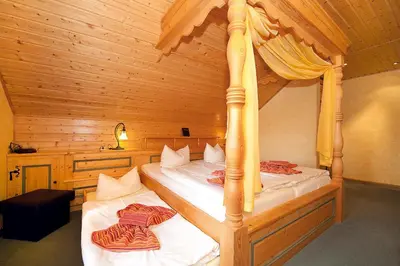 Ein Bett oder Betten in einem Zimmer der Unterkunft Naturhotel Gasthof Bärenfels