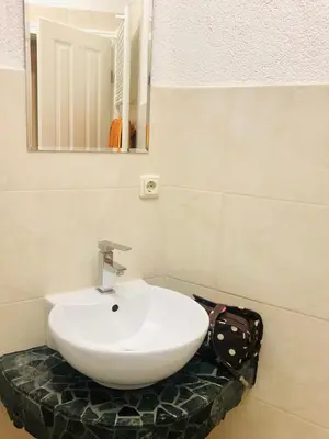 Ein Badezimmer in der Unterkunft Villa FeWo mit separaten Schlafmöglichkeiten, zentral gelegen