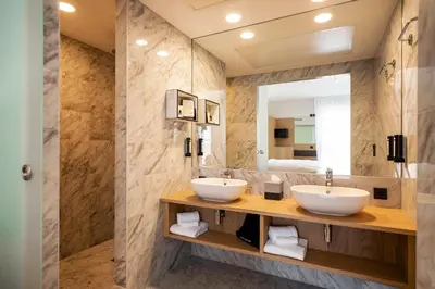 Ein Badezimmer in der Unterkunft ARCOTEL HafenCity Dresden