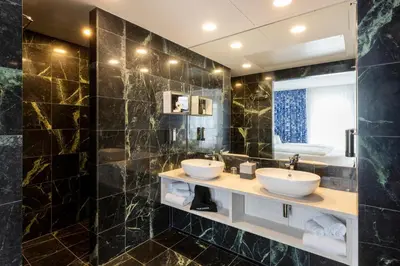 Ein Badezimmer in der Unterkunft ARCOTEL HafenCity Dresden